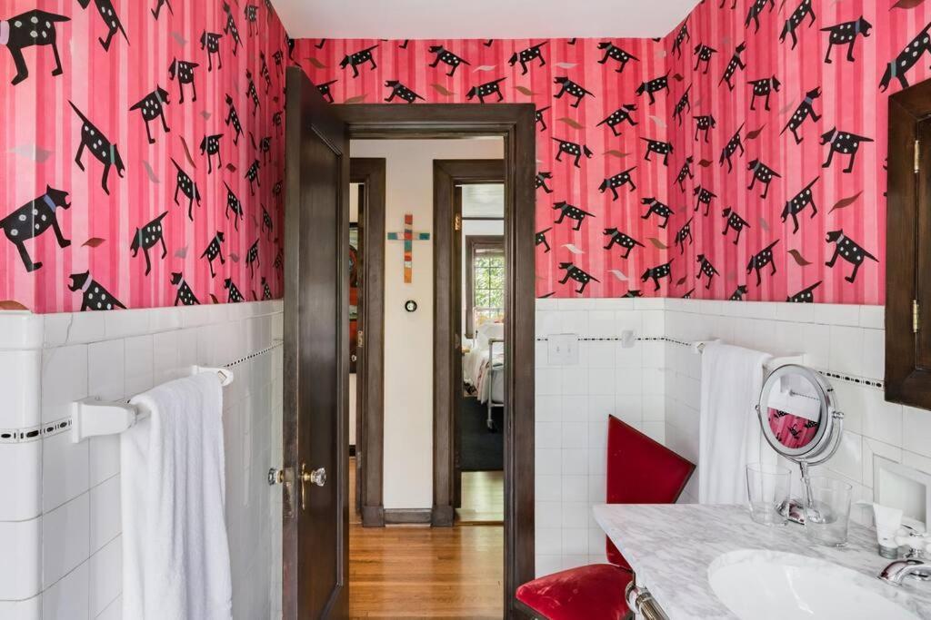 Luxe Comfort In An Artistic & Historic Holiday home *
