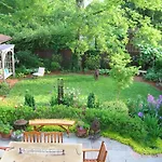 Luxe Comfort In An Artistic & Historic Home