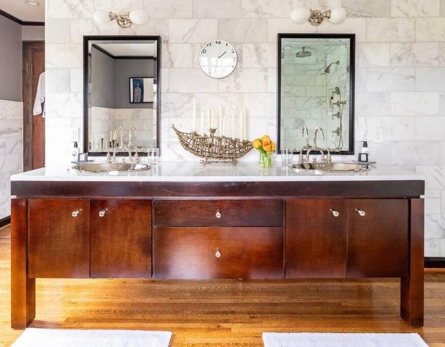 Luxe Comfort In An Artistic & Historic Holiday home *