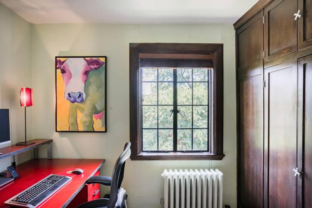 Luxe Comfort In An Artistic & Historic Nashville