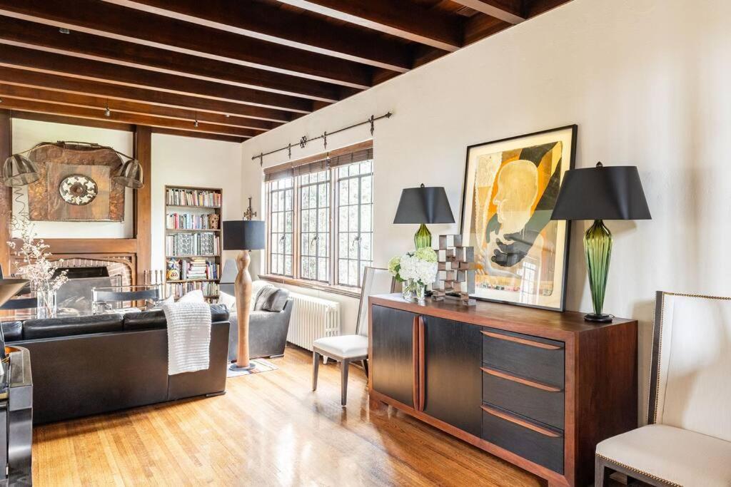 Luxe Comfort In An Artistic & Historic Holiday home *