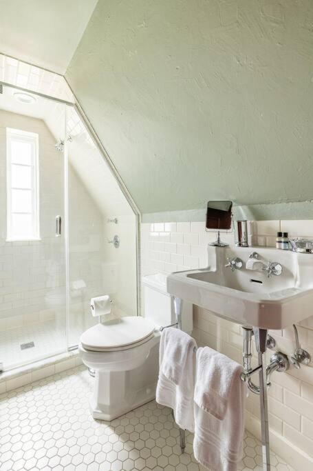 Luxe Comfort In An Artistic & Historic Holiday home Nashville
