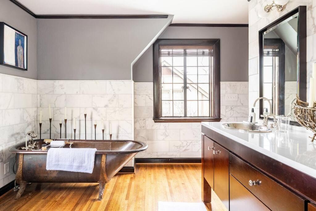 Holiday home Luxe Comfort In An Artistic & Historic Nashville