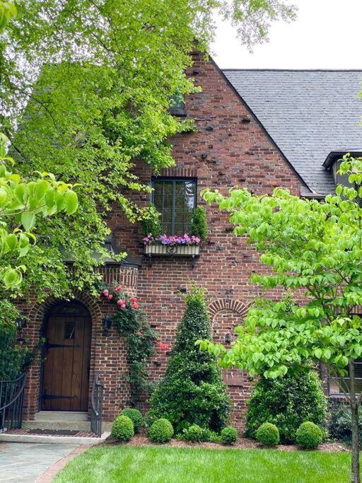 Luxe Comfort In An Artistic & Historic Holiday home Nashville