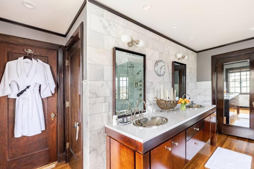 Luxe Comfort In An Artistic & Historic
