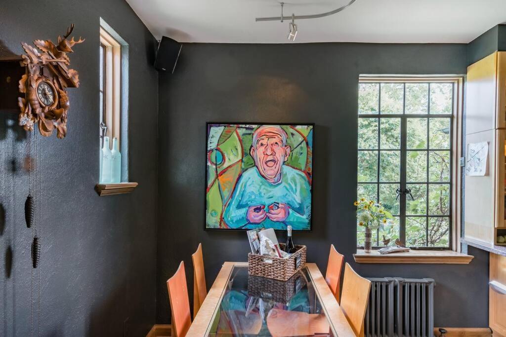 Luxe Comfort In An Artistic & Historic Nashville