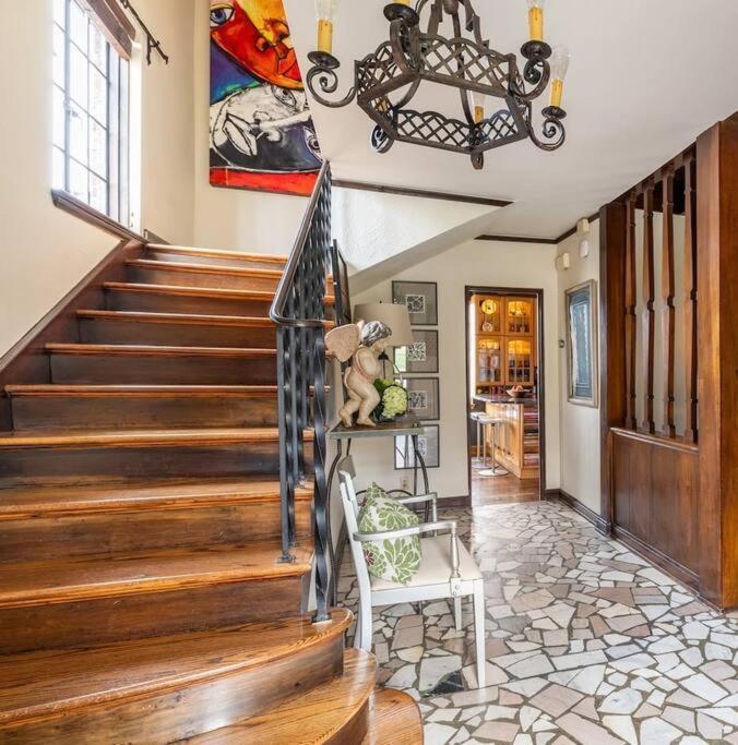 Luxe Comfort In An Artistic & Historic *