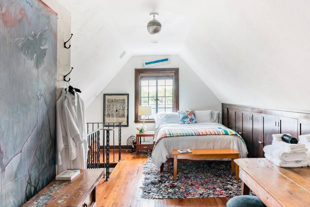 Luxe Comfort In An Artistic & Historic