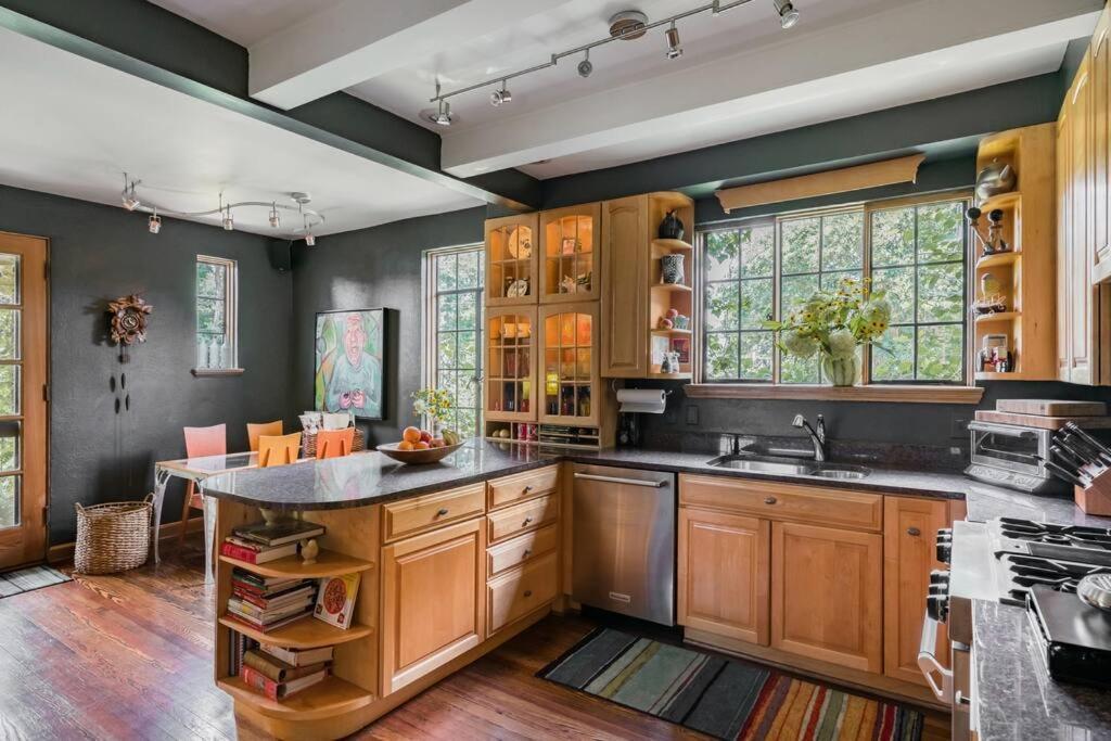 Holiday home Luxe Comfort In An Artistic & Historic *