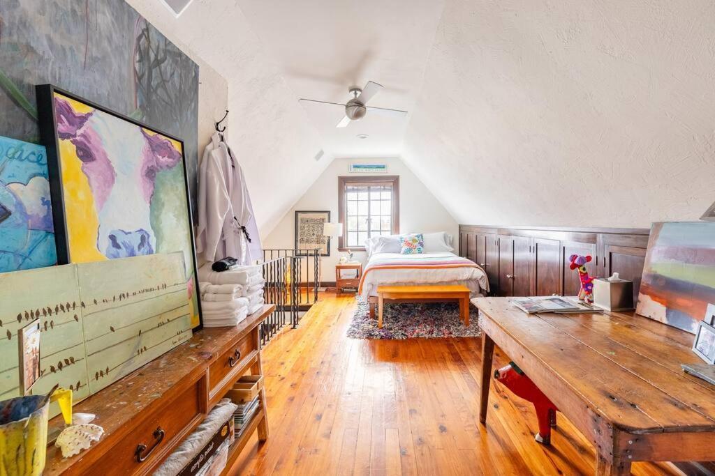 Luxe Comfort In An Artistic & Historic * Nashville
