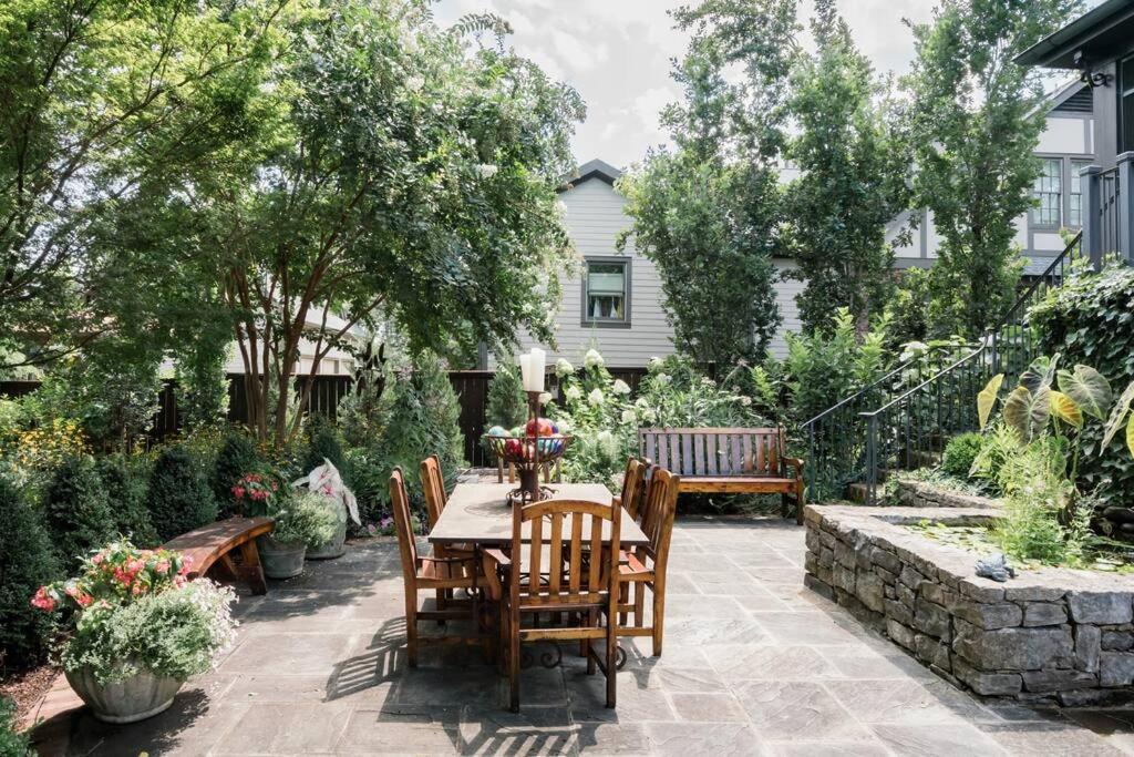 Luxe Comfort In An Artistic & Historic * Nashville